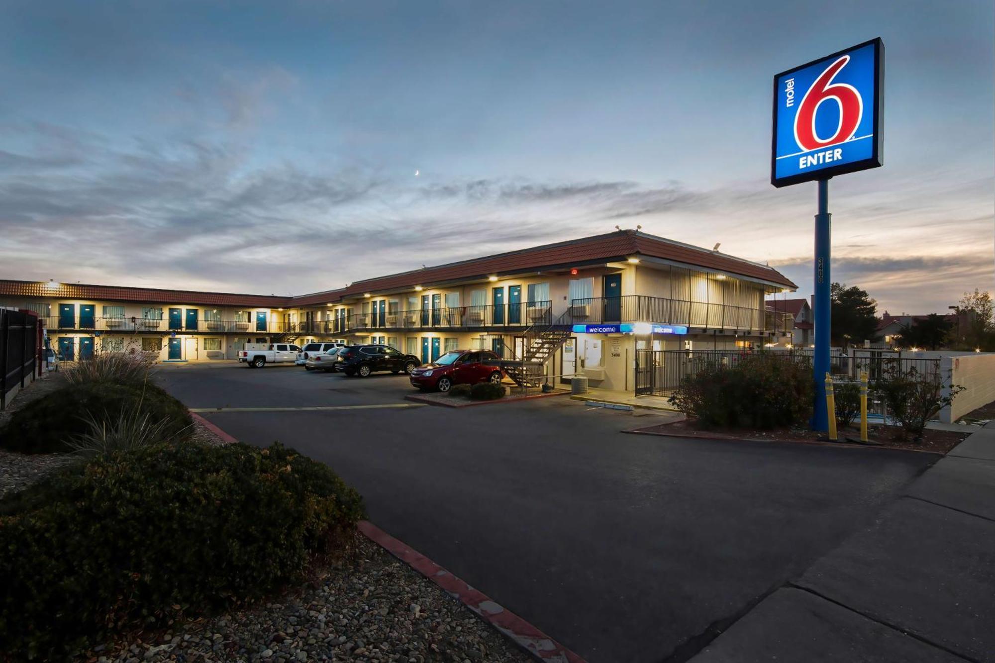 Hotel 6-albuquerque, Nm - Carlisle