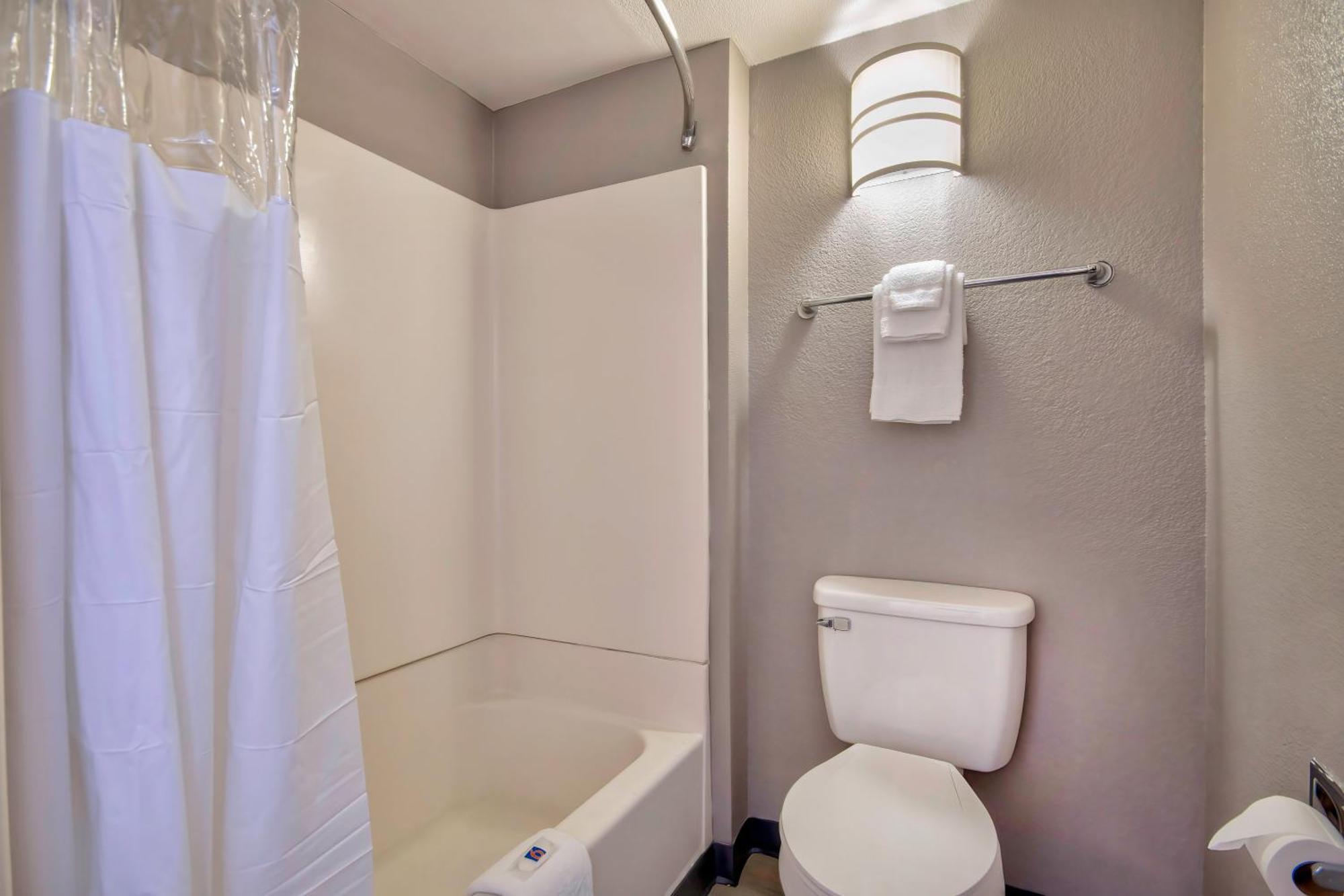 Hotel 6-albuquerque, Nm - Carlisle