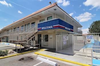 Hotel 6-albuquerque, Nm - Carlisle
